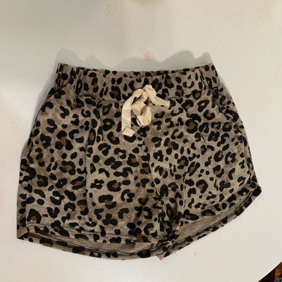 New comfy leopard shorts - Picture 6 of 6